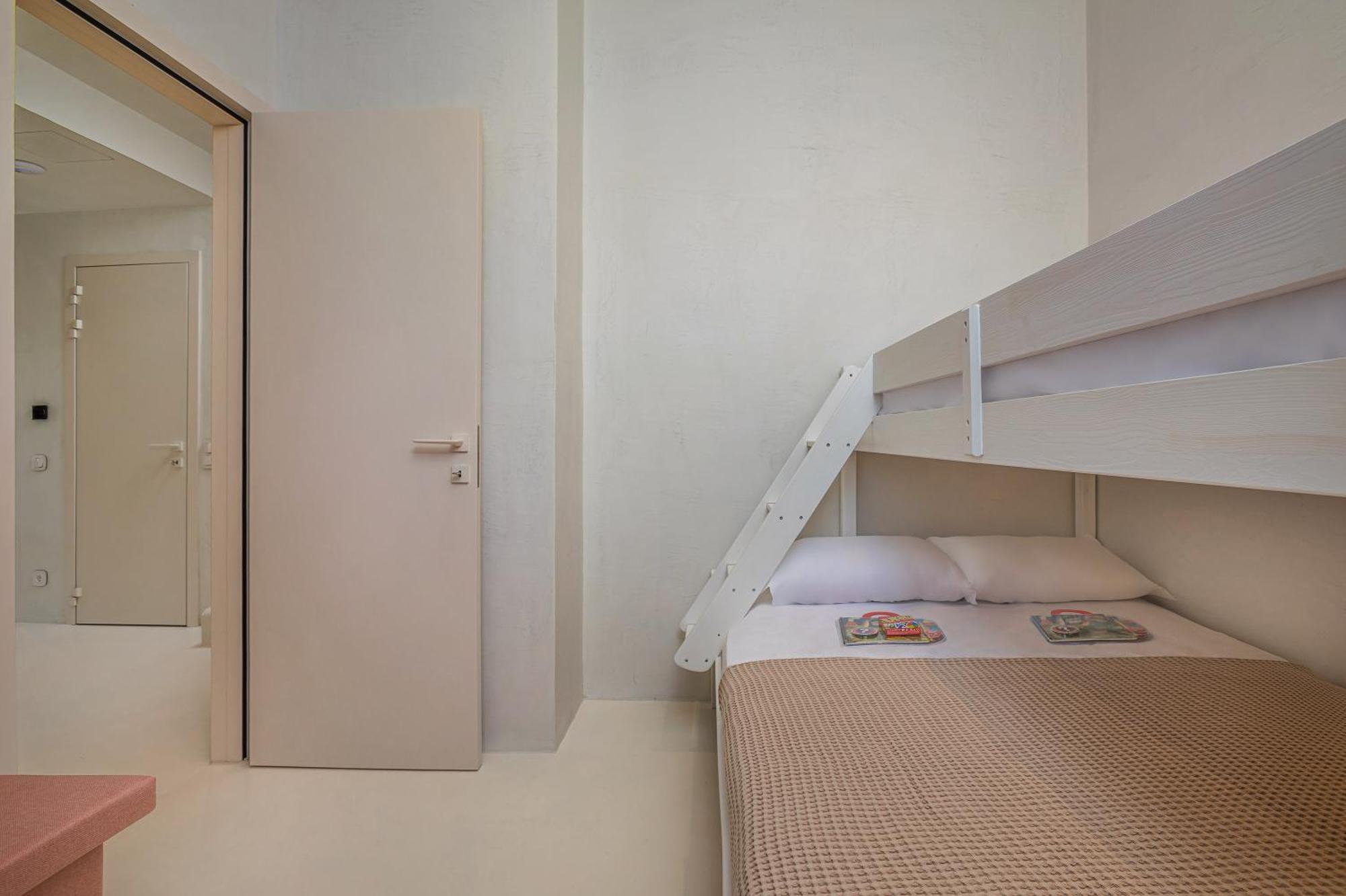 Cocoοns Luxury Suites&villas Fourka