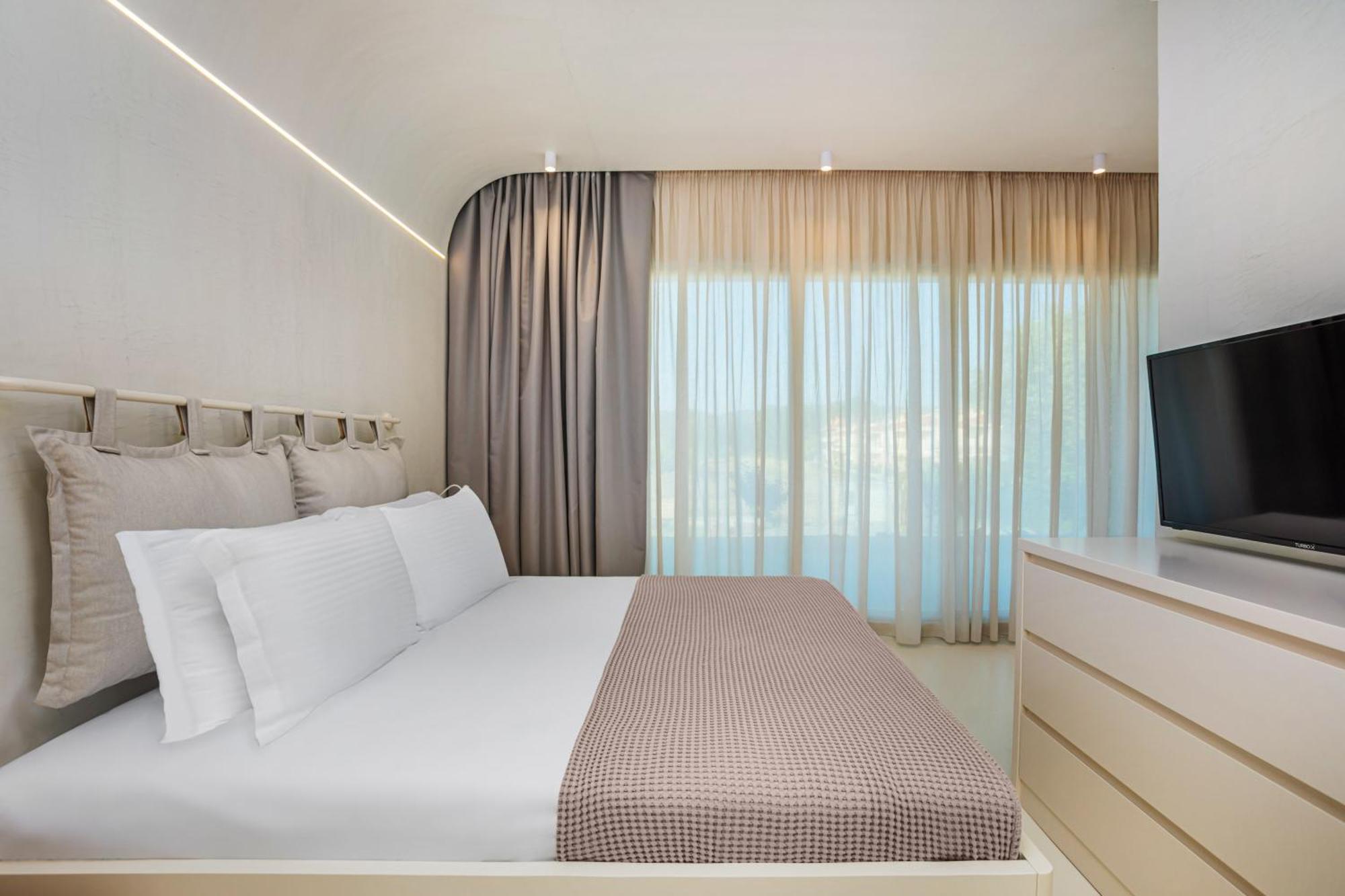 Cocoοns Luxury Suites&villas Hotel *
