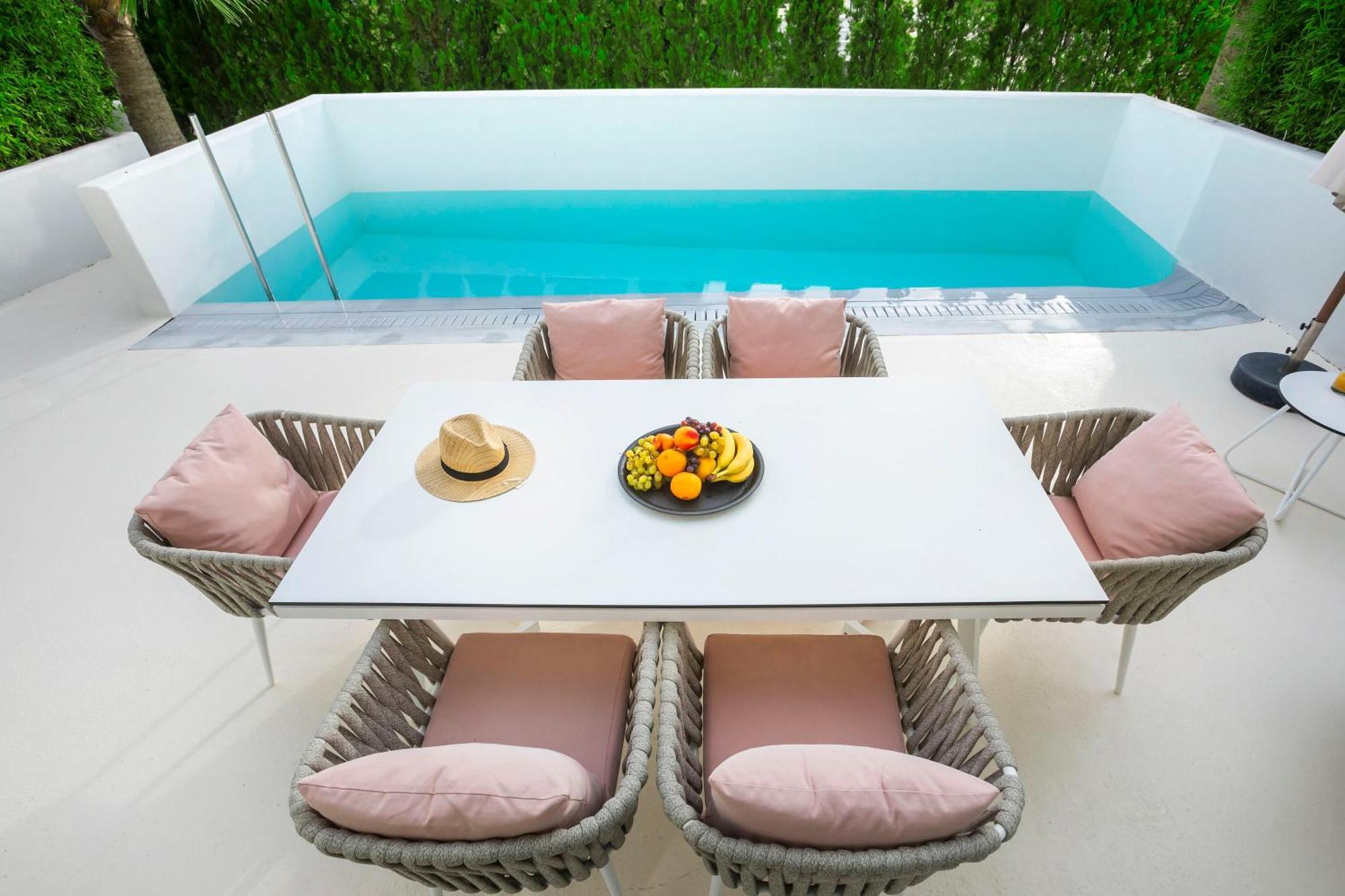 Cocoοns Luxury Suites&villas Hotel
