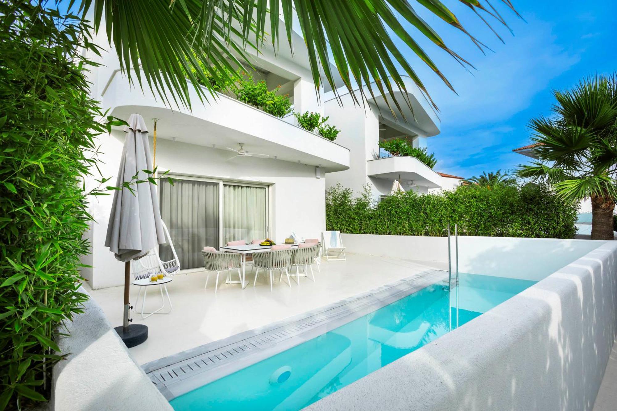 Cocoοns Luxury Suites&villas *