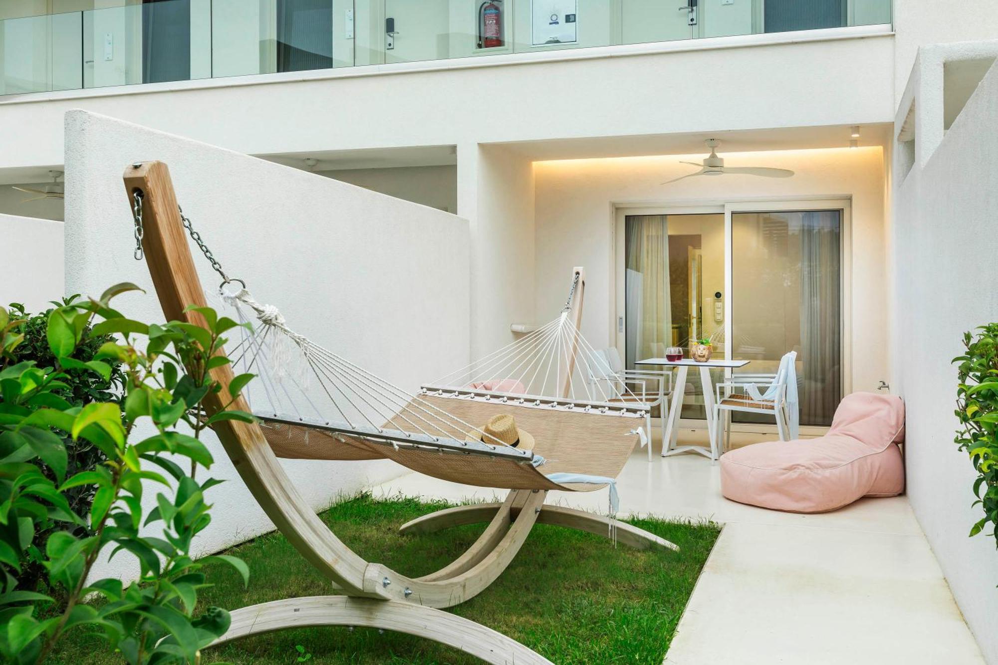 Cocoοns Luxury Suites&villas Hotel *